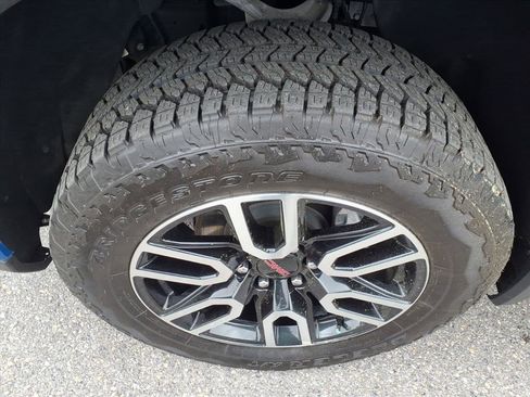 Used 2024 GMC Sierra 1500 AT4 w/ Technology Package AWD/4WD image 10