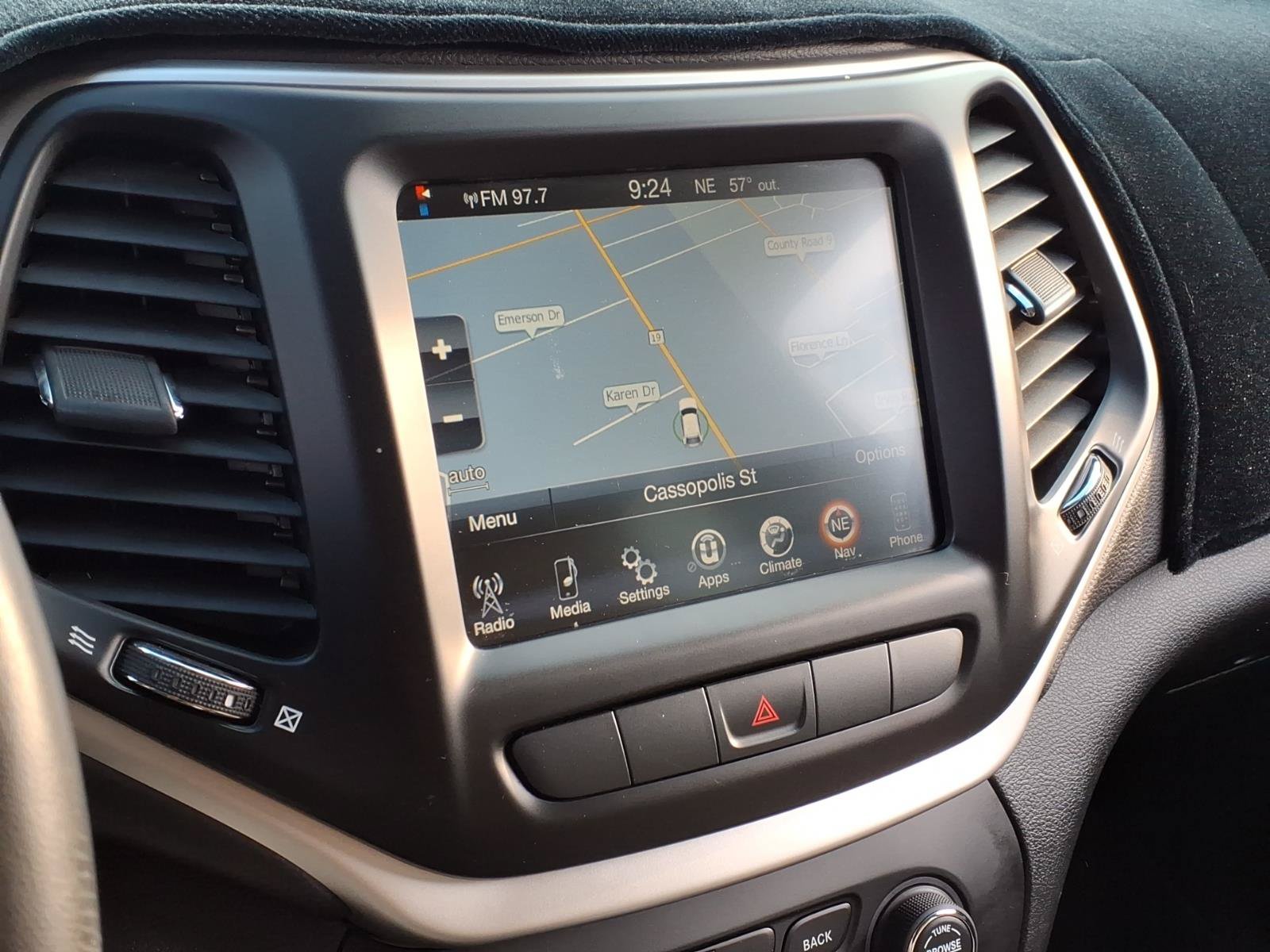 Used 2015 Jeep Cherokee Latitude AWD/4WD image 18