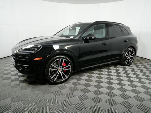 New 2026 Porsche Cayenne GTS image 2