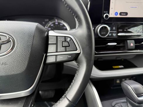 Used 2023 Toyota Highlander XLE image 22