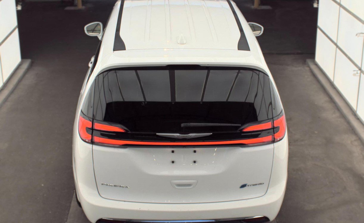 Used 2022 Chrysler Pacifica Touring-L FWD image 5