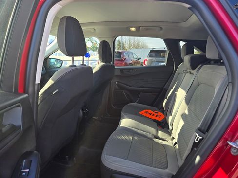 Used 2022 Ford Escape SE w/ SE Sport Appearance Package image 10