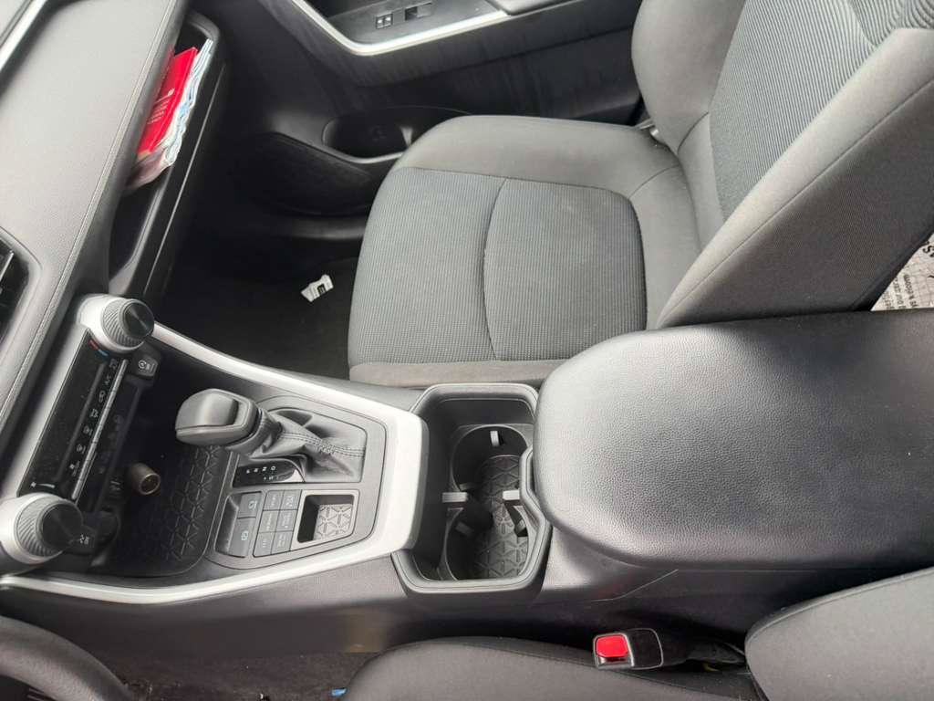 Used 2024 Toyota RAV4 LE AWD/4WD image 18