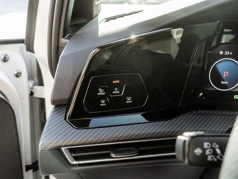 Used 2024 Volkswagen Golf R image 18