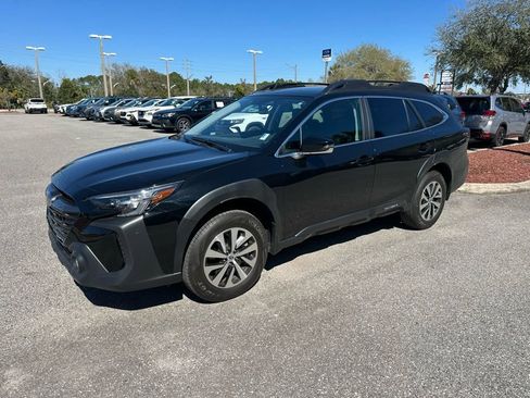 Used 2023 Subaru Outback Premium image 13