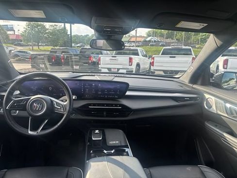 Used 2025 Buick Enclave Avenir AWD/4WD image 12
