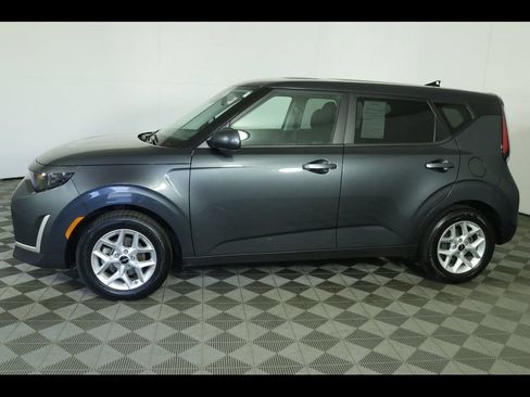 Used 2025 Kia Soul LX w/ LX Technology Package FWD image 10