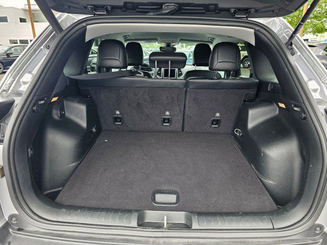 Used 2022 Jeep Cherokee Trailhawk w/ Premium Leather Package AWD/4WD image 16