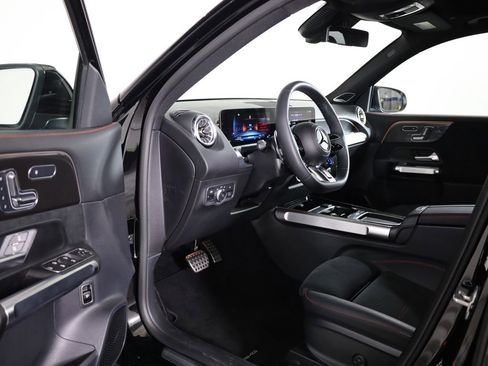 Used 2025 Mercedes-Benz GLB 35 AMG 4MATIC image 36