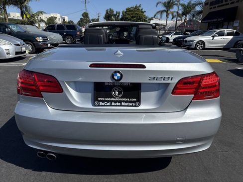 Used 2011 BMW 328i Convertible image 4