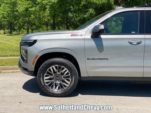 Used 2025 Chevrolet Suburban Z71 AWD/4WD image 10