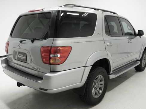 Used 2004 Toyota Sequoia SR5 RWD image 4