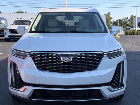 Used 2023 Cadillac XT6 Premium Luxury w/ Technology Package FWD image 9