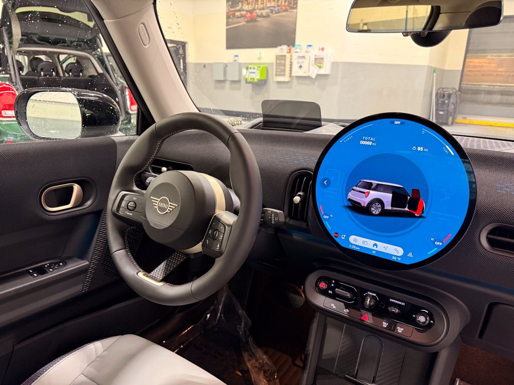 Used 2025 MINI Cooper 2-Door Hardtop FWD image 24