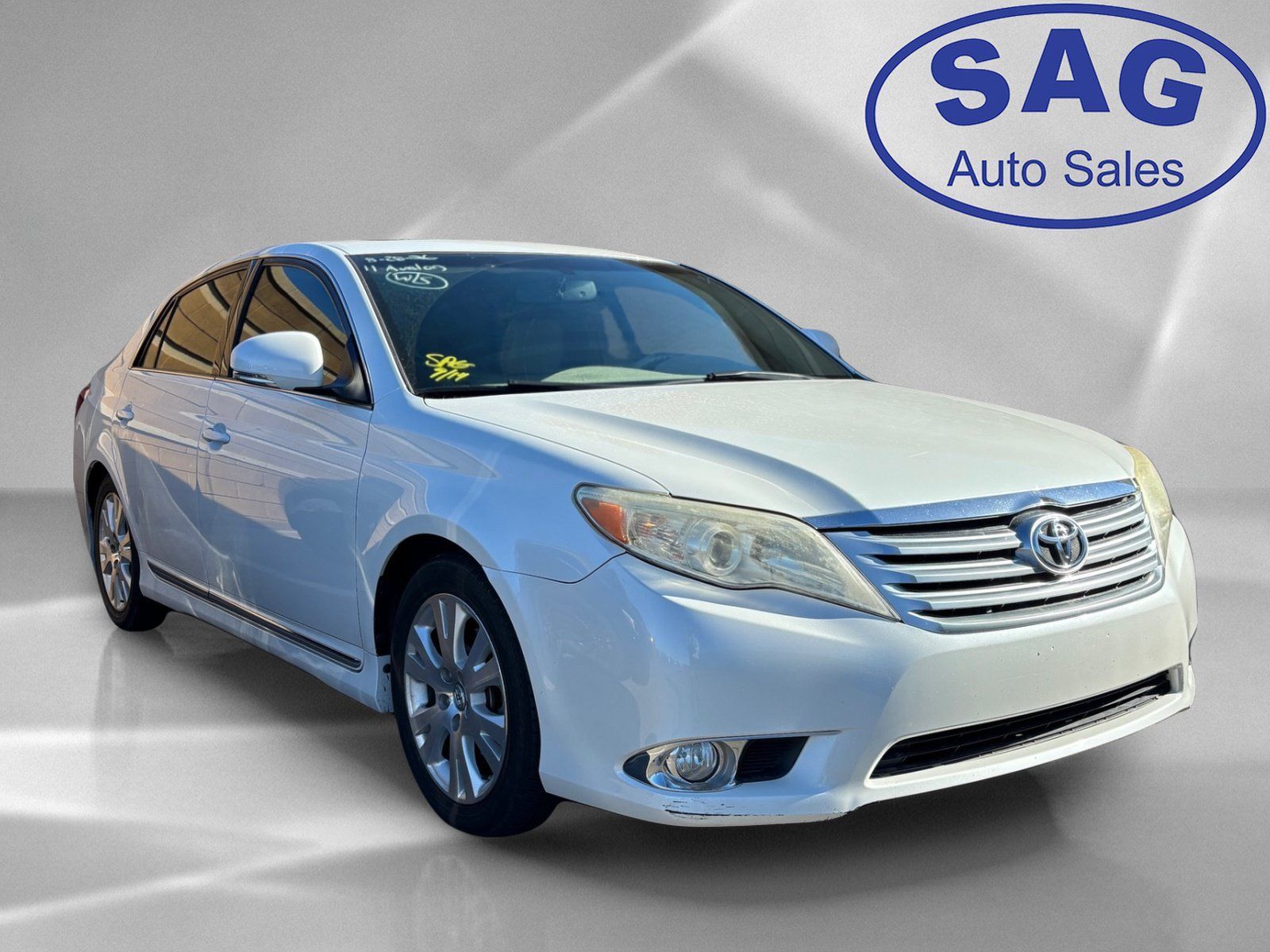 Used 2011 Toyota Avalon FWD image 2