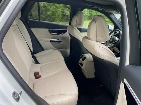 Used 2025 Mercedes-Benz GLC 300 image 32