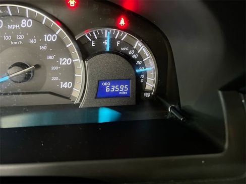 Used 2012 Toyota Camry SE image 12