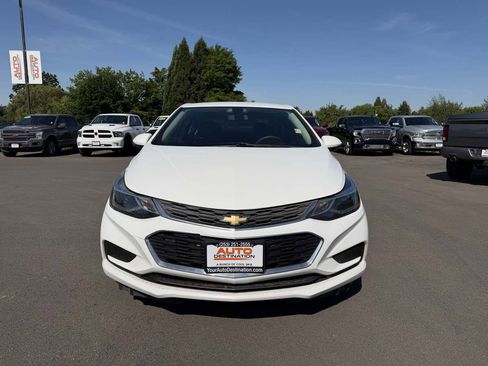 Used 2017 Chevrolet Cruze LT FWD image 3