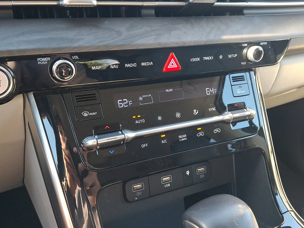 Used 2024 Kia Carnival EX FWD image 29