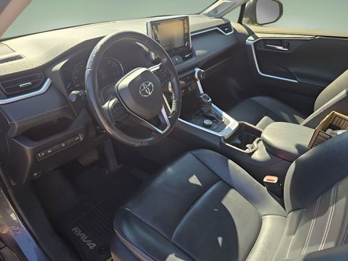 Used 2019 Toyota RAV4 Limited image 26