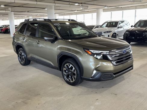 Used 2025 Subaru Forester Premium image 1