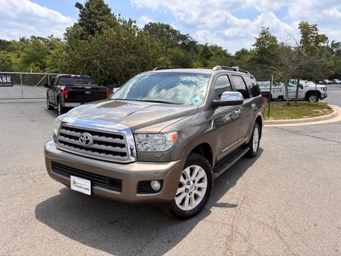 Used 2011 Toyota Sequoia Platinum AWD/4WD image 2