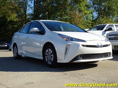 Used 2020 Toyota Prius LE AWD/4WD image 4