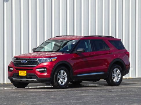 Used 2020 Ford Explorer XLT w/ Equipment Group 202A AWD/4WD image 41