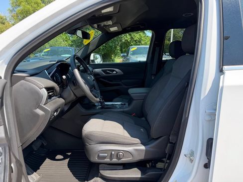 Used 2023 Chevrolet Traverse LT AWD/4WD image 3