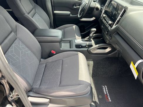 Used 2025 Nissan Frontier SV RWD image 12