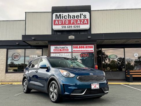 Used 2019 Kia Niro LX image 2