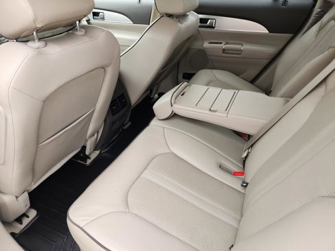 Used 2013 Lincoln MKX AWD image 26