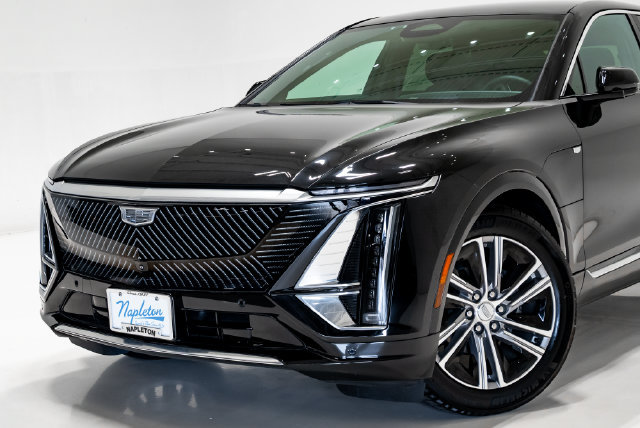 Used 2024 Cadillac Lyriq Luxury AWD/4WD image 2