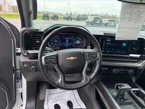 Used 2025 Chevrolet Silverado 1500 LTZ AWD/4WD image 21