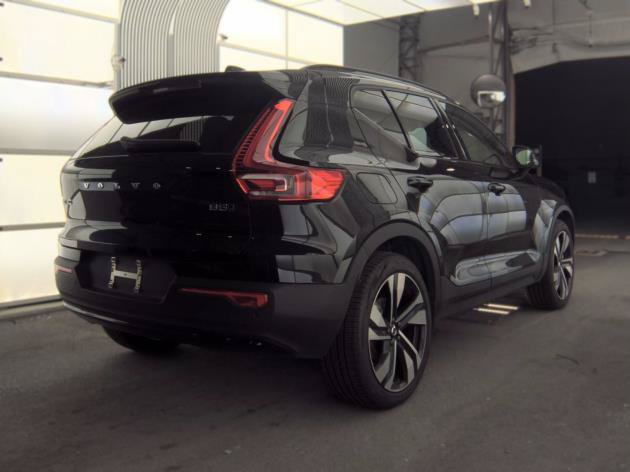 Used 2026 Volvo XC40 B5 Plus AWD/4WD image 4