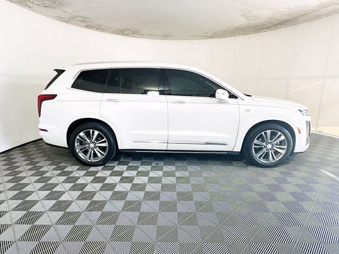 Used 2021 Cadillac XT6 Premium Luxury FWD image 2