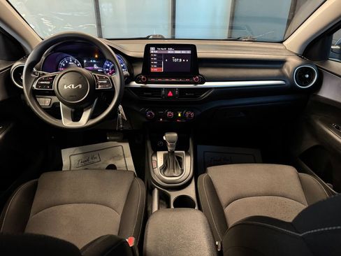 Used 2022 Kia Forte LXS w/ LXS Technology Package FWD image 9