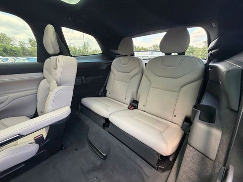 Used 2025 Volvo EX90 Ultra AWD/4WD image 25