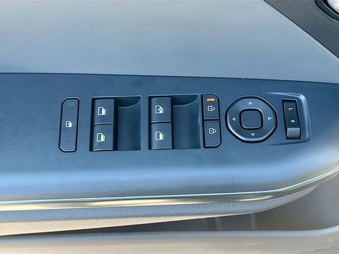 New 2025 Kia K4 LXS image 17