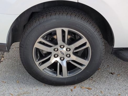 Used 2024 Ford Expedition Limited image 26