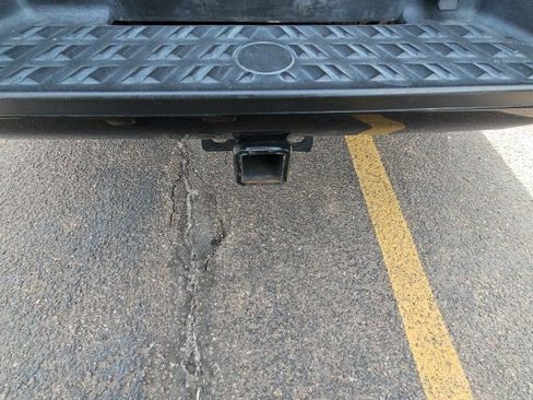 Used 2019 Nissan Titan SV w/ SV Convenience Package image 10