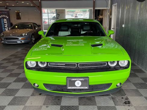 Used 2017 Dodge Challenger SXT Plus image 5