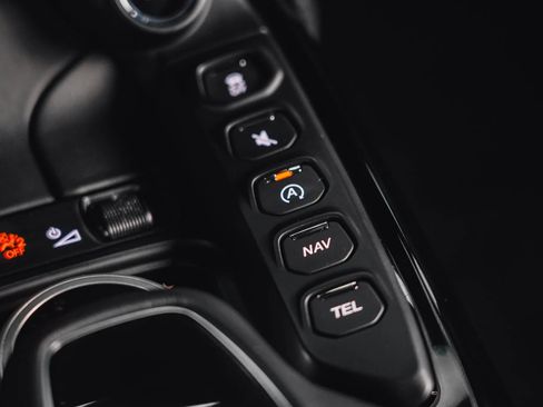 Used 2021 Aston Martin V8 Vantage Coupe image 48