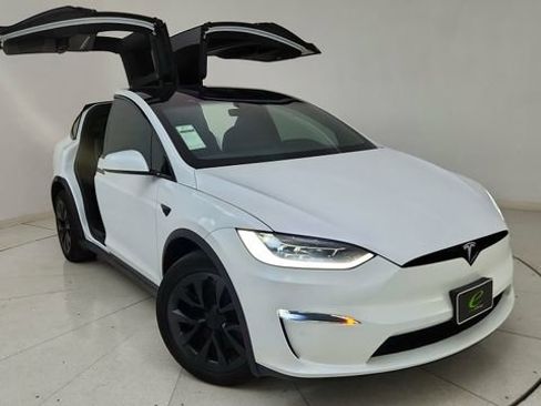 Used 2023 Tesla Model X image 1