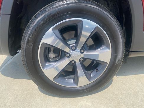 Used 2019 Jeep Cherokee Limited AWD/4WD image 27