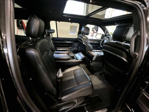 Used 2022 Jeep Grand Wagoneer Series I image 16