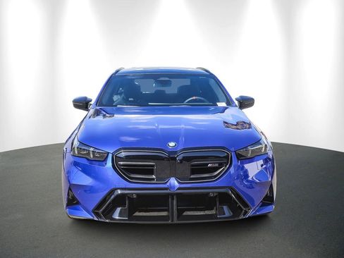 New 2026 BMW M5 Touring w/ Executive Package AWD/4WD image 2
