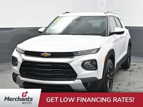 Used 2023 Chevrolet TrailBlazer LT w/ Convenience Package FWD image 2