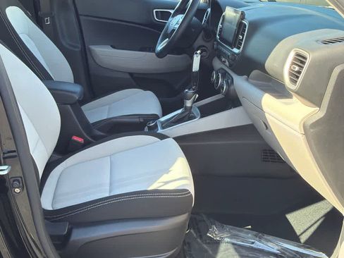 Used 2023 Hyundai Venue SEL image 12