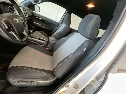 Used 2023 Toyota Tacoma TRD Sport w/ Technology Package image 11